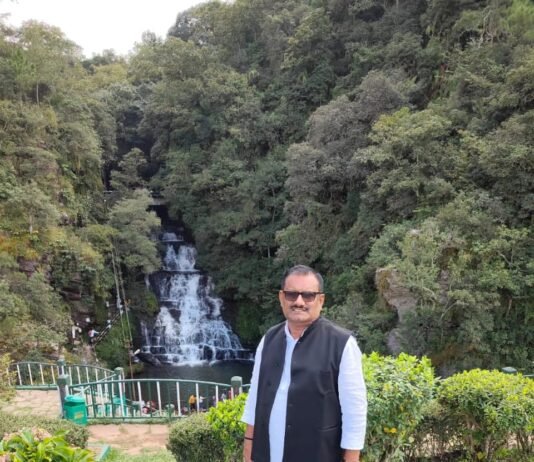 नेशनल पीपल्स पार्टी के राष्ट्रीय महासचिव राजीव कुमार जायसवाल ने कहा लोग केवल मोदी की गारंटी पर भरोसा करते है