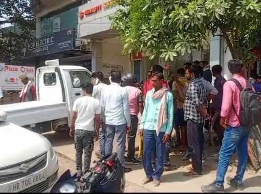 सड़क किनारे खड़ी मासूम बच्ची को लोडर ने रौंदा हुई दर्दनाक मौत