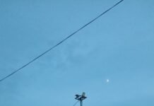 बीते तीन महीने से शाम होते ही अंधेरे में डूब जाता है अषाढा चौराहा, प्रशासन के जिम्मेदार मौन