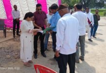 उच्च न्यायालय के सख्त आदेश से जिला प्रशासन में मचा हड़कंप आनन-फानन में जिला प्रशासन पहुंचा रकसौली गांव तालाबी नंबर 723 पर अवैध कब्जा को लेकर दाखिल की गई थी जनहित याचिका* अवैध कब्जाधारकों को मिला नोटिस