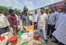 बाढ़ प्रभावित परिवारों को राहत सामग्री किट वितरित, विधायक और अधिकारियों ने किया राहत कार्य