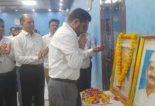 जिलाधिकारी गौरांग राठी की अध्यक्षता में कलेक्ट्रेट परिसर में उत्साह, उमंग और भव्यता के साथ मनाई गई राष्ट्रपिता महात्मा गांधी एवं पूर्व प्रधानमंत्री लाल बहादुर शास्त्री जयंती
