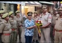 मिशन शक्ति की अनोखी पहल : छात्रा मणि दीक्षित बनीं एक दिन की यातायात प्रभारी, नियम पालन को लेकर चला जागरूकता अभियान