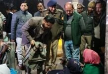 बढ़ती ठंड व शीतलहर में जिलाधिकारी गौरांग राठी का औचक निरीक्षण, रैन बसेरों व अलाव की व्यवस्थाओं की परखी हकीकत, असहायों को कंबल वितरित