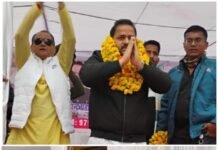 कोरारी बाजार में पुष्प फाउंडेशन द्वारा कंबल वितरण समारोह, जरूरतमंदों को मिली राहत