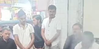 उन्नाव में झंडेश्वर मंदिर पर टीम इंडिया की जीत के लिए हवन–पूजन, पास ही होली मिलन समारोह में फूलों की होली; विधायक पंकज गुप्ता व भाजपा जिलाध्यक्ष अनुराग अवस्थी रहे मौजूद