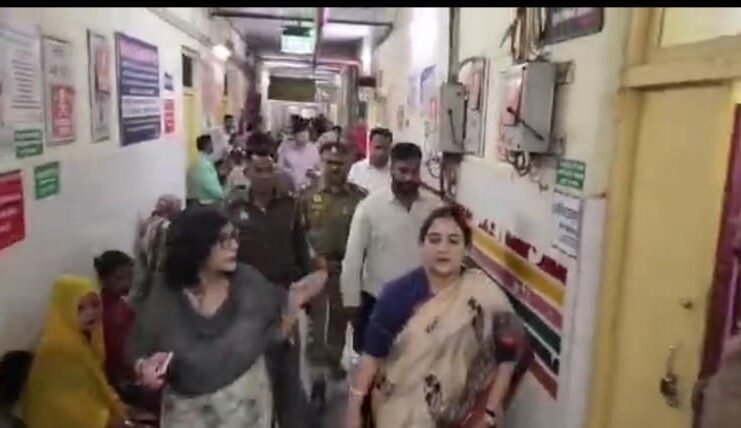 उन्नाव दौरे पर राज्य महिला आयोग की उपाध्यक्ष अपर्णा यादव, जिला अस्पताल का किया निरीक्षण, मरीजों से लिया स्वास्थ्य सुविधाओं का फीडबैक