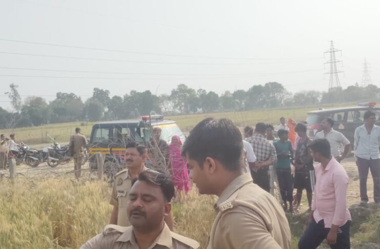 चमरौली गांव के खेत में मिला अज्ञात युवक का शव, क्षेत्र में सनसनी
