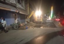 खबर का असर: रात में ही गड्ढे की मरम्मत शुरू, प्रशासन हरकत में आया