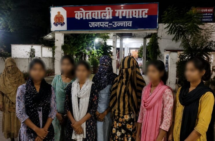 उन्नाव: 14 छात्राओं के नाम से फर्जी आधार कार्ड बनाने का आरोप, पुलिस से सुरक्षा की मांग