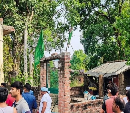 इसुनिया के खेल मैदान में निर्माण को लेकर बवाल, पथराव और डंडेबाजी, कई घायल