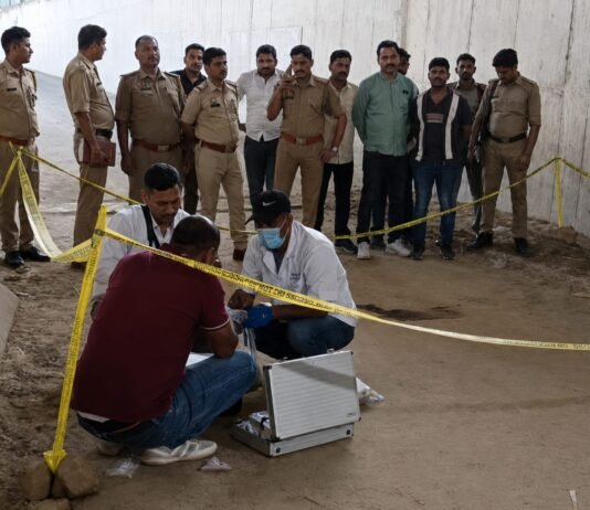भजन बजाने के विवाद में साधु की हत्या करने वाला 1 लाख का इनामी इसराइल एनकाउंटर में ढेर, उन्नाव पुलिस की बड़ी कार्रवाई