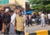 नाली के पानी ने बढ़ाई रंजिश, सड़क पर बरसीं लाठियां प्लॉट में पानी बहाने को लेकर दो पक्षों में खूनी टकराव, व्यापारी पिता-पुत्र समेत तीन घायल; सड़क पर दौड़ा-दौड़ाकर पीटने का वीडियो वायरल
