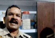 उन्नाव में दरोगा पर 20 हजार रुपये मांगने और महिला से मारपीट का आरोप, सास का मोबाइल तोड़ने का भी दावा गंगाघाट कोतवाली के दरोगा विद्यासागर शुक्ला पर गंभीर आरोप; दहेज उत्पीड़न के मुकदमे में समझौते के दबाव का दावा, वीडियो सामने आने के बाद जांच के निर्देश