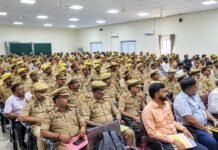 उन्नाव में PET परीक्षा को लेकर प्रशासन अलर्ट, गड़बड़ी करने पर दर्ज होगी FIR 13 परीक्षा केंद्रों पर CCTV से होगी निगरानी, 25 और 30 अक्टूबर व 1 नवंबर को दो पालियों में परीक्षा; 27,616 अभ्यर्थी होंगे शामिल