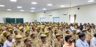 उन्नाव में PET परीक्षा को लेकर प्रशासन अलर्ट, गड़बड़ी करने पर दर्ज होगी FIR 13 परीक्षा केंद्रों पर CCTV से होगी निगरानी, 25 और 30 अक्टूबर व 1 नवंबर को दो पालियों में परीक्षा; 27,616 अभ्यर्थी होंगे शामिल